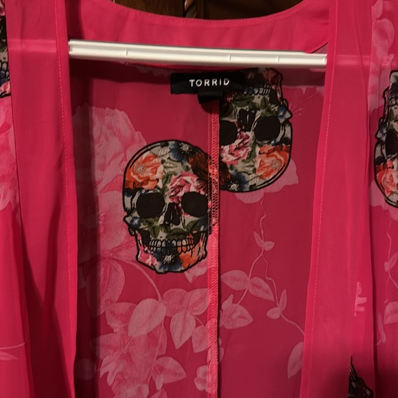 Torrid Size 2X Pink Floral Skull Head Coverup - Picture 3 of 6